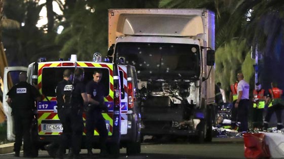 فرنسي تونسي هو منفذ عملية الدهس في نيس والحصيلة 84 قتيلا صورة رقم 6 فرنسي تونسي هو منفذ عملية الدهس في نيس والحصيلة 84 قتيلا صورة رقم 6