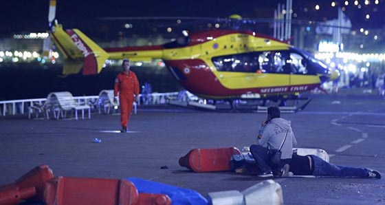 فرنسي تونسي هو منفذ عملية الدهس في نيس والحصيلة 84 قتيلا صورة رقم 9 فرنسي تونسي هو منفذ عملية الدهس في نيس والحصيلة 84 قتيلا صورة رقم 9