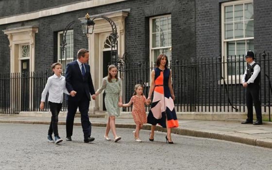 ما الذي يزعج جيران الرئيس كاميرون بانتقاله الى منزله الجديد؟ صورة رقم 5 ما الذي يزعج جيران الرئيس كاميرون بانتقاله الى منزله الجديد؟ صورة رقم 5