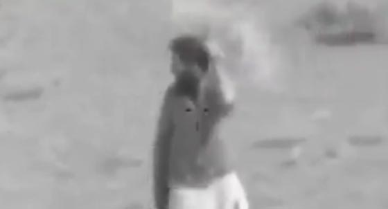 داعشي يختبئ من قصف الطيران بشكل مضحك.. فيديو صورة رقم 3