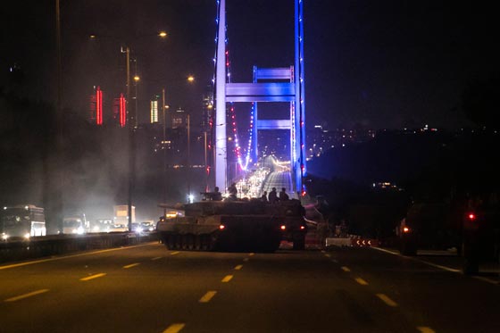 اردوغان: 10 دقائق كانت تفصل بيني وبين الموت او الاعتقال صورة رقم 20