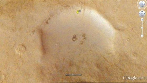  آثار اقدام متجانسة دليل على وجود حياة بشرية على المريخ صورة رقم 1