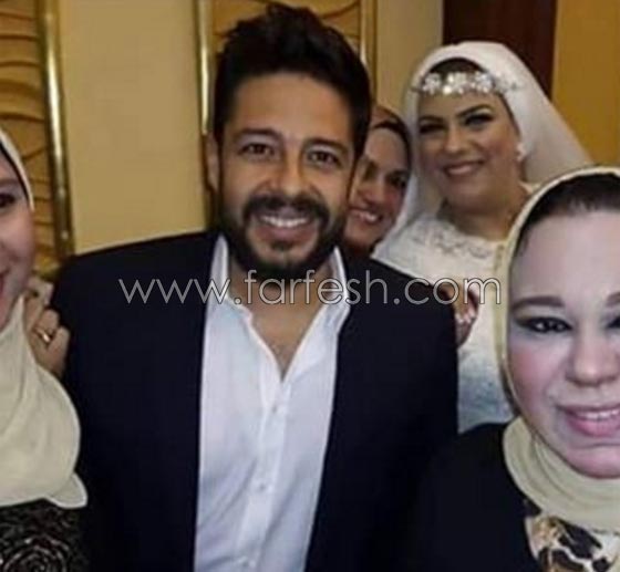 محمد حماقى يفاجئ احدى معجباته ويحقق حلمها بحضور حفل زفافها صورة رقم 3
