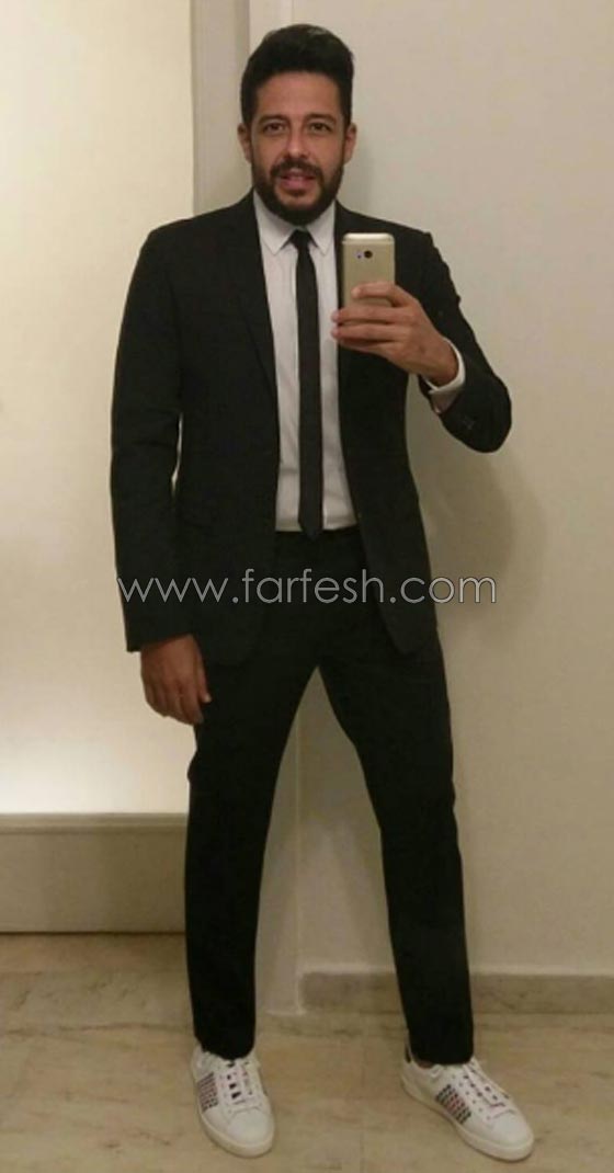 محمد حماقى يفاجئ احدى معجباته ويحقق حلمها بحضور حفل زفافها صورة رقم 4