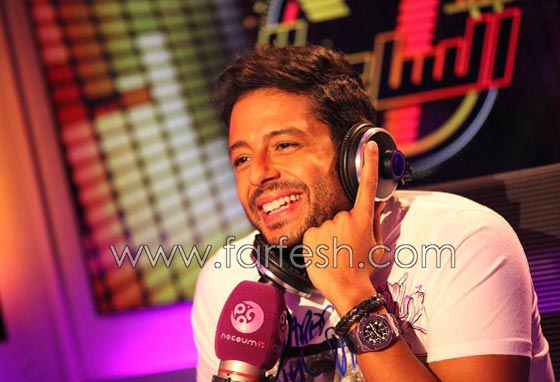 محمد حماقى يفاجئ احدى معجباته ويحقق حلمها بحضور حفل زفافها صورة رقم 9