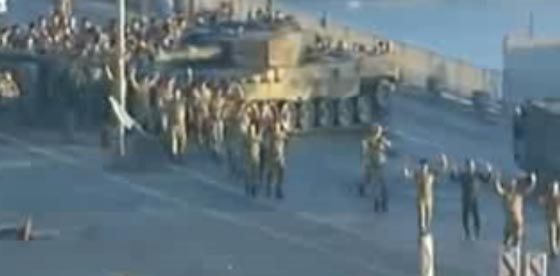 قادة الانقلاب والجنود يستسلمون واردوغان يتوعد بمحاسبتهم.. فيديو صورة رقم 3