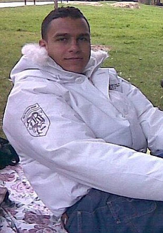 صور سفاح نيس الداعشي خلال استعراض عضلاته عل شاطئ فرنسي صورة رقم 5 صور سفاح نيس الداعشي خلال استعراض عضلاته عل شاطئ فرنسي صورة رقم 5