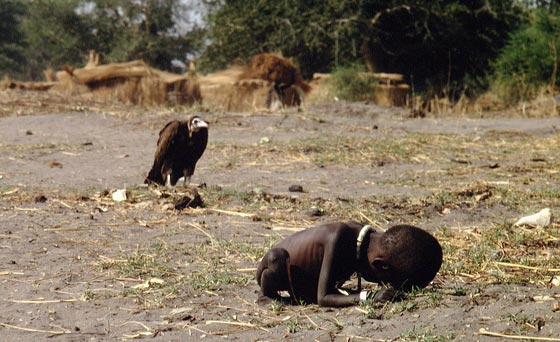 صور هزت العالم.. الطفل الغريق والطيار المحروق صورة رقم 7 صور هزت العالم.. الطفل الغريق والطيار المحروق صورة رقم 7