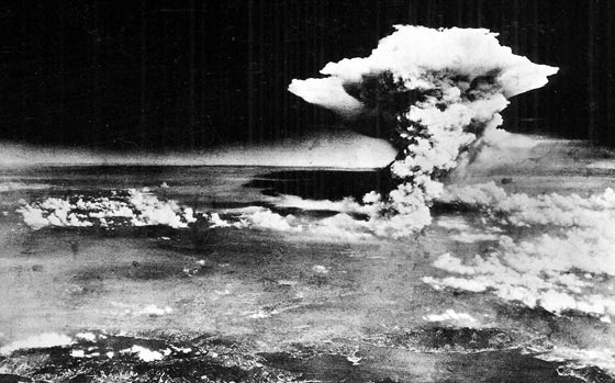 صور هزت العالم.. الطفل الغريق والطيار المحروق صورة رقم 15 صور هزت العالم.. الطفل الغريق والطيار المحروق صورة رقم 15