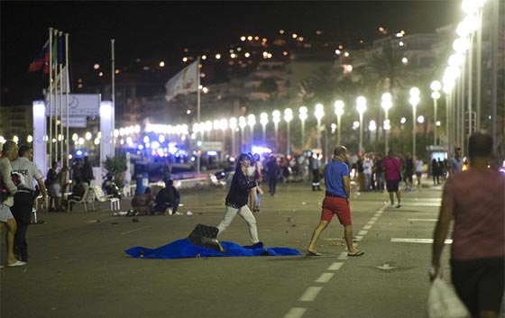 فيديو مروع للحظة تنفيذ هجوم نيس من زاوية لم تشاهدها من قبل صورة رقم 8