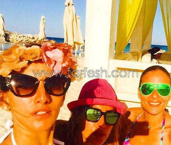 صورة ريم البارودي تستجم بالمايوه على الشاطئ بعد ازمة نسب صورة رقم 2