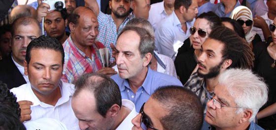 صور: يسرا تستقبل المعزين في وفاة عم زوجها الكابتن طارق سليم صورة رقم 10