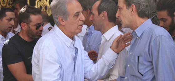 صور: يسرا تستقبل المعزين في وفاة عم زوجها الكابتن طارق سليم صورة رقم 13
