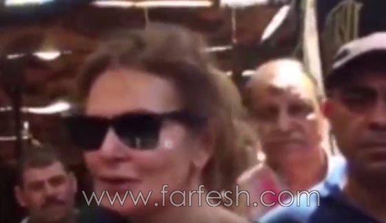 صور: يسرا تستقبل المعزين في وفاة عم زوجها الكابتن طارق سليم صورة رقم 9