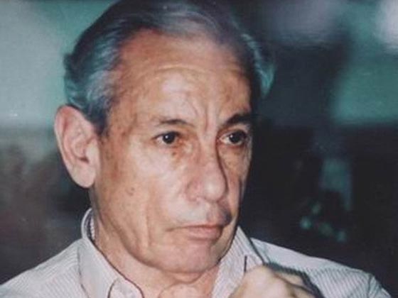 صور: يسرا تستقبل المعزين في وفاة عم زوجها الكابتن طارق سليم صورة رقم 18