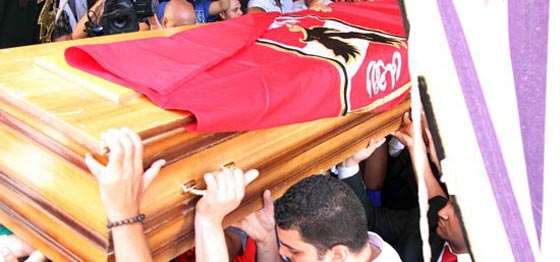 صور: يسرا تستقبل المعزين في وفاة عم زوجها الكابتن طارق سليم صورة رقم 17