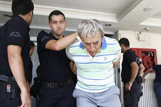 فيديو وصو لقائد سلاح الجو التركي قبل وبعد الانقلاب الفاشل صورة رقم 1