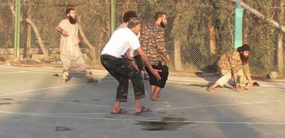 الدواعش يعلنون الحرب على كرة القدم.. عدوهم اللدود صورة رقم 3