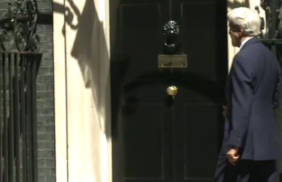 موقف محرج يطارد جون كيري في بريطانيا صورة رقم 3