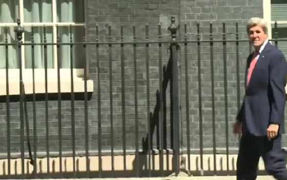 موقف محرج يطارد جون كيري في بريطانيا صورة رقم 2