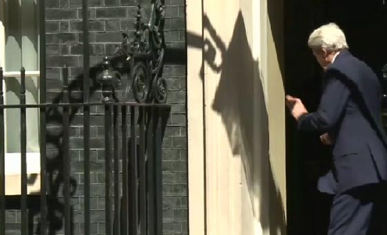 موقف محرج يطارد جون كيري في بريطانيا صورة رقم 5