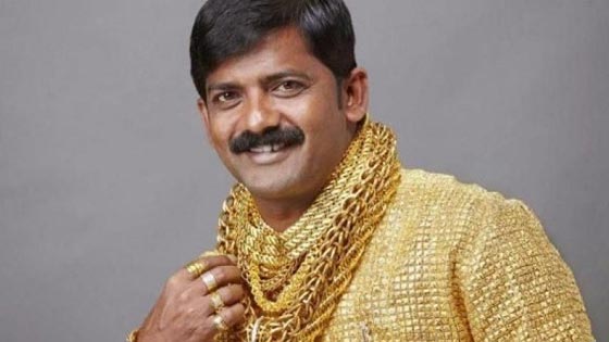 مقتل صاحب اغلى قميص ذهبي في شجار درامي صورة رقم 2