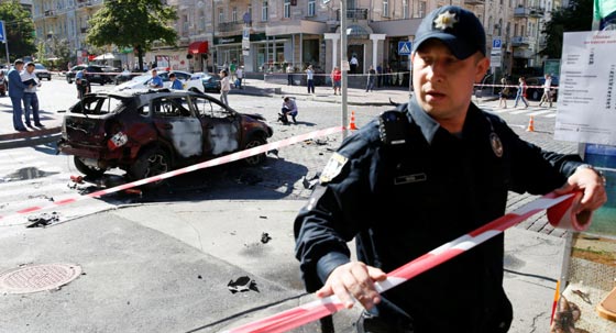 بالفيديو من كييف.. شاهد لحظة انفجار سيارة الصحفي بافل شيريميت صورة رقم 2