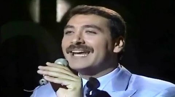 فيديو نادر: ربيع الخولي يغني (على رمش عيونها) بعد ان اصبح راهبا  صورة رقم 10