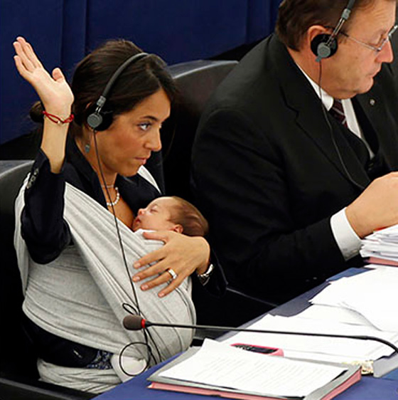 البرلمان البريطاني يرحب بتوصية تبيح الرضاعة في قاعته صورة رقم 2