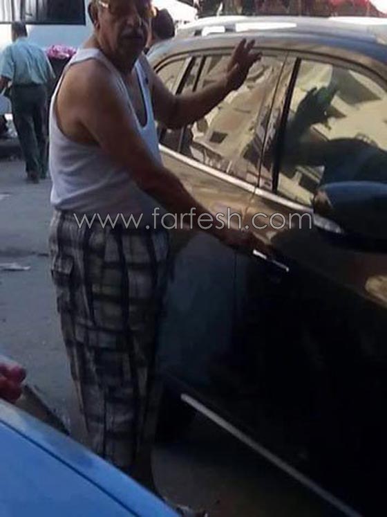 صور احمد راتب بالملابس الداخلية في مقهى شعبي: هل أصيب بالزهايمر؟ صورة رقم 3