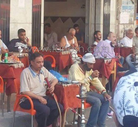صور احمد راتب بالملابس الداخلية في مقهى شعبي: هل أصيب بالزهايمر؟ صورة رقم 2
