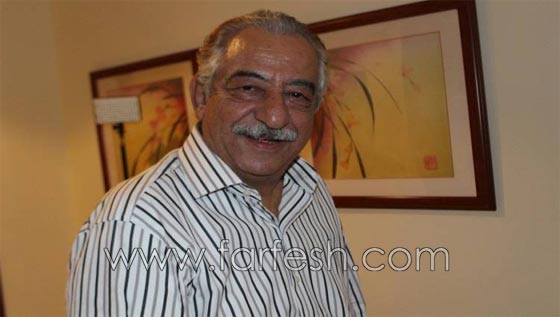 صور احمد راتب بالملابس الداخلية في مقهى شعبي: هل أصيب بالزهايمر؟ صورة رقم 4