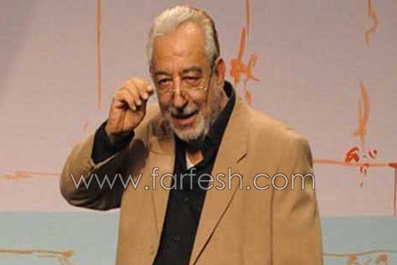 صور احمد راتب بالملابس الداخلية في مقهى شعبي: هل أصيب بالزهايمر؟ صورة رقم 6
