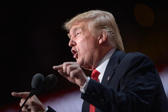 ترامب يحمل كلينتون مسؤولة الفوضى بالشرق الاوسط وانصاره يطالبون بسجنها صورة رقم 6