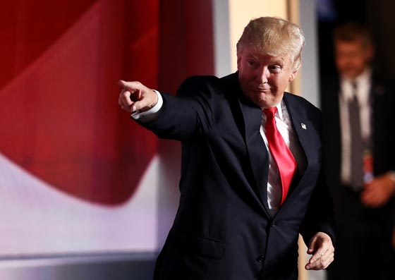 ترامب يحمل كلينتون مسؤولة الفوضى بالشرق الاوسط وانصاره يطالبون بسجنها صورة رقم 11