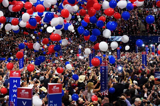 ترامب يحمل كلينتون مسؤولة الفوضى بالشرق الاوسط وانصاره يطالبون بسجنها صورة رقم 12