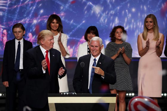 ترامب يحمل كلينتون مسؤولة الفوضى بالشرق الاوسط وانصاره يطالبون بسجنها صورة رقم 14