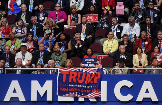 ترامب يحمل كلينتون مسؤولة الفوضى بالشرق الاوسط وانصاره يطالبون بسجنها صورة رقم 21