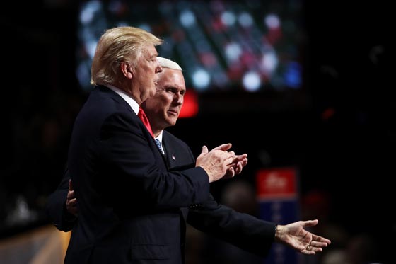 ترامب يحمل كلينتون مسؤولة الفوضى بالشرق الاوسط وانصاره يطالبون بسجنها صورة رقم 28