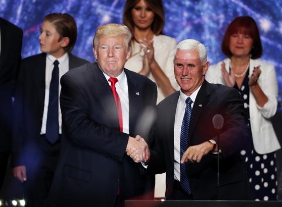 ترامب يحمل كلينتون مسؤولة الفوضى بالشرق الاوسط وانصاره يطالبون بسجنها صورة رقم 32