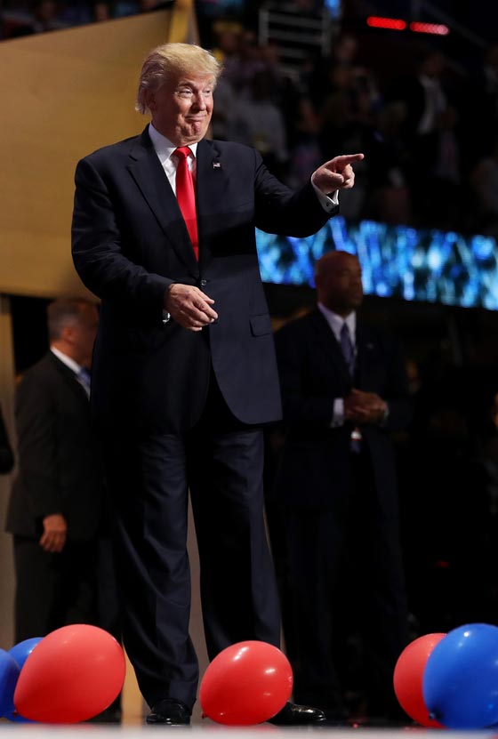 ترامب يحمل كلينتون مسؤولة الفوضى بالشرق الاوسط وانصاره يطالبون بسجنها صورة رقم 37