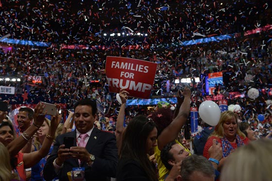 ترامب يحمل كلينتون مسؤولة الفوضى بالشرق الاوسط وانصاره يطالبون بسجنها صورة رقم 38