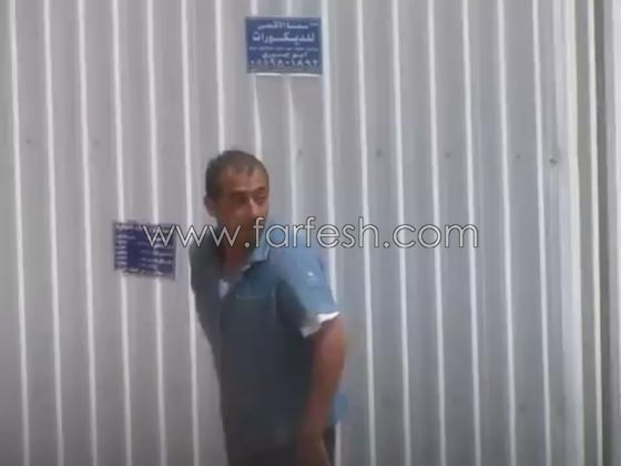 رجل يسرق مكيف هواء من مصلى في وضح النهار.. فيديو صورة رقم 2