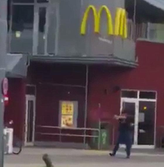 هجوم ميونخ يخلف 9 قتلى نفذه امريكي من اصل ايراني ودوافعه غير معروفة صورة رقم 21