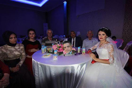 الانقلاب حال دون حضور العريس زفافه فانقلب الحضور كلهم العريس! صورة رقم 4