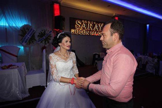 الانقلاب حال دون حضور العريس زفافه فانقلب الحضور كلهم العريس! صورة رقم 5