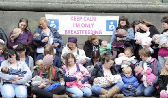 مذيعات يرضعن الابناء على الهواء في اطار احتجاجي ارجنتيني صورة رقم 5