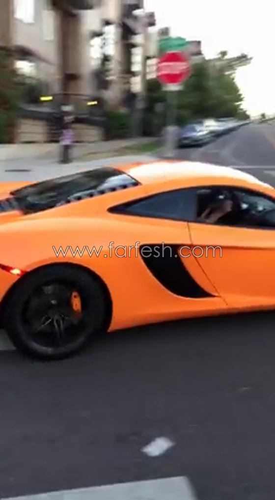 8 ملايين مشاهدة لشاب غاضب يحطم سيارة ثمينة جدا بلوح التزلج صورة رقم 1