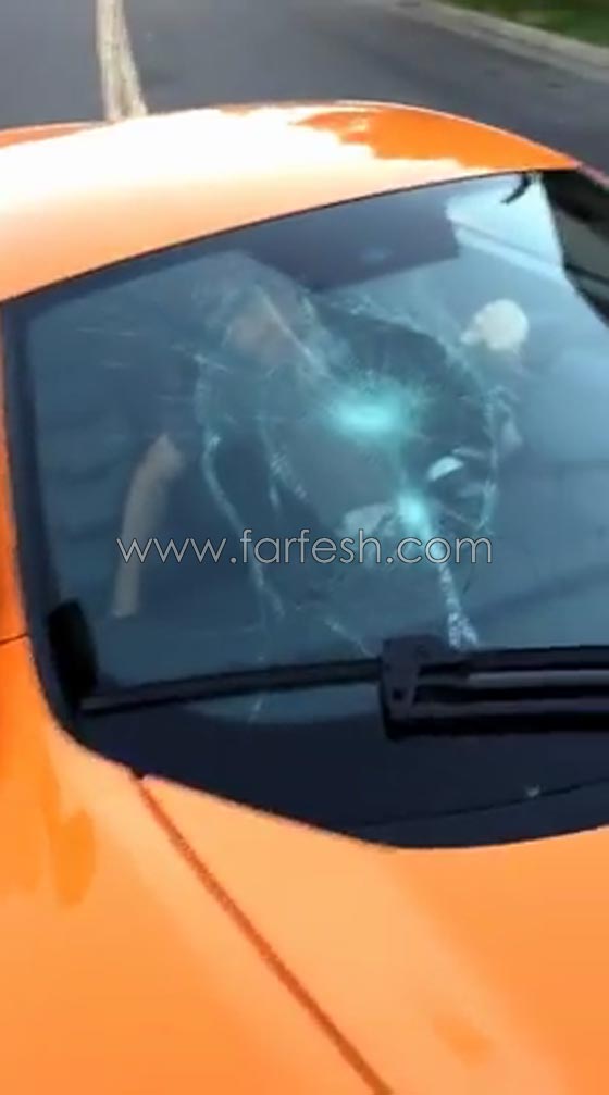 8 ملايين مشاهدة لشاب غاضب يحطم سيارة ثمينة جدا بلوح التزلج صورة رقم 3