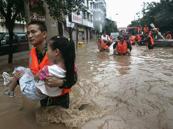 مقتل 114 وفقدان 111صينيا في الفيضانات صورة رقم 4